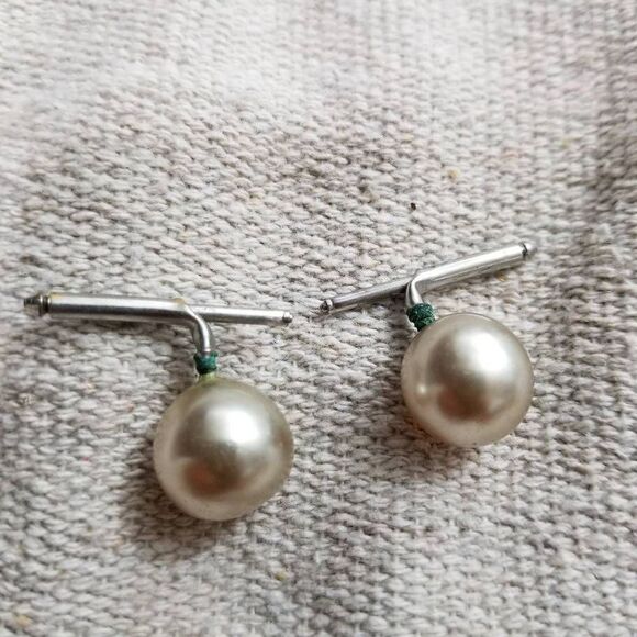 Vintage white pearl orb cuff links - Picture 1 of 3